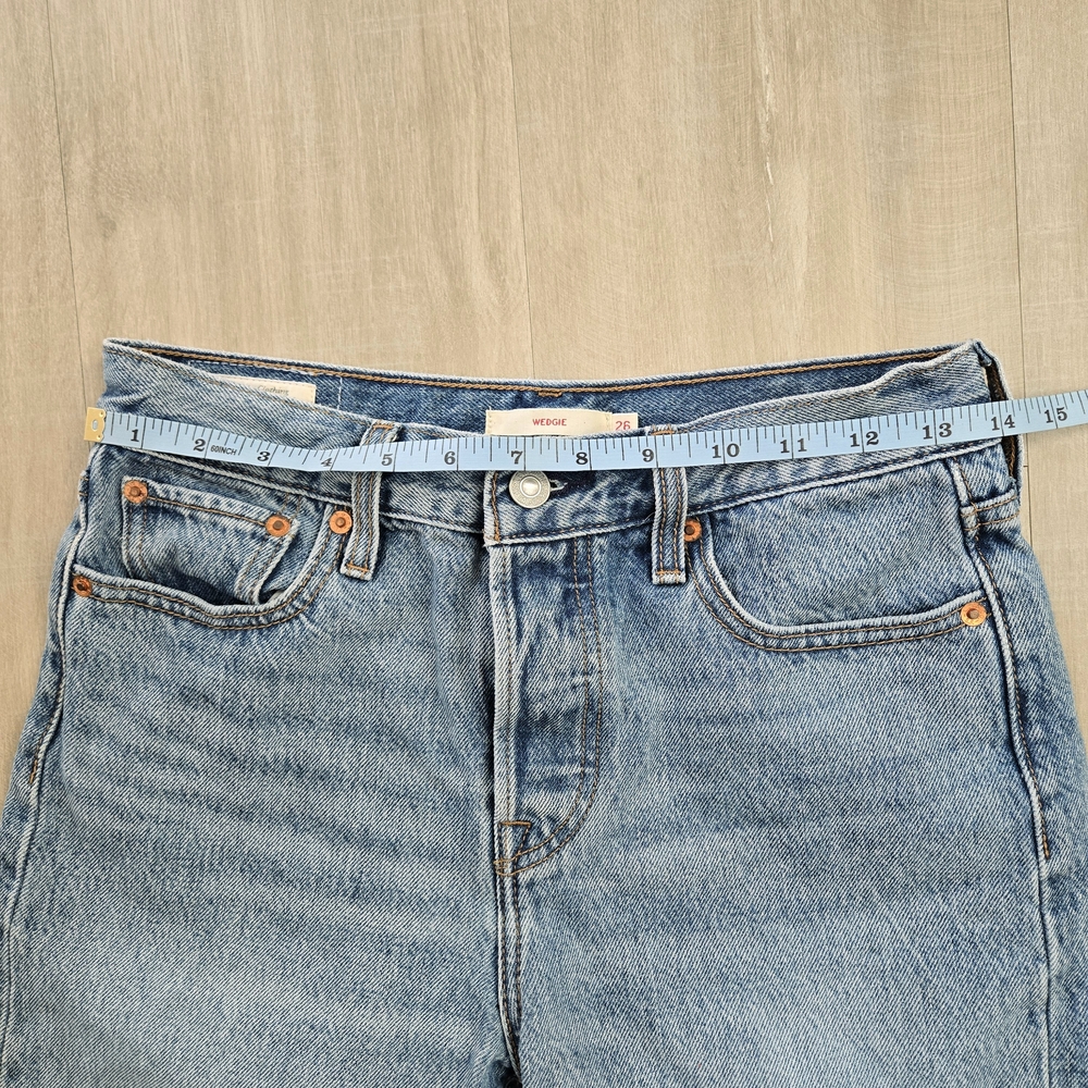 Levi's Wedgie Icon Fit Jeans, Size 26, Light Wash - Picture 11 of 13